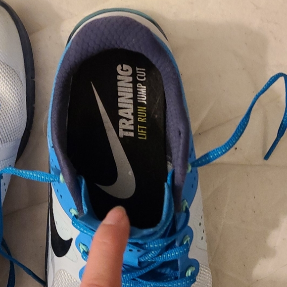 Nike Flywire Sneakers - Picture 2 of 5